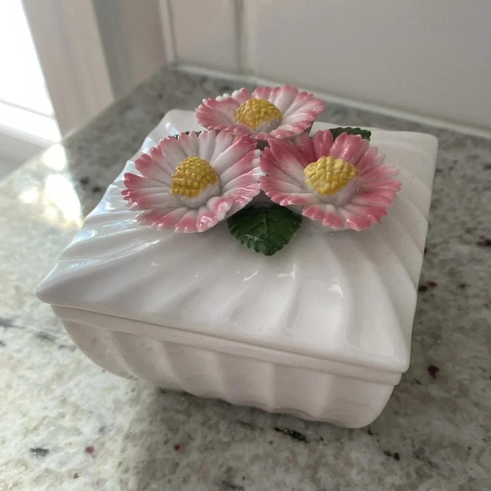 Vintage Abbott Japan floral ceramic trinket box